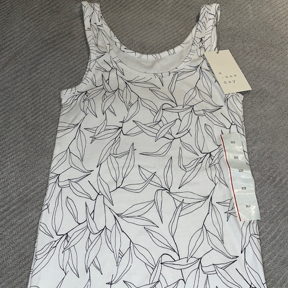 *NWT* Women’s Black & White Print Tank